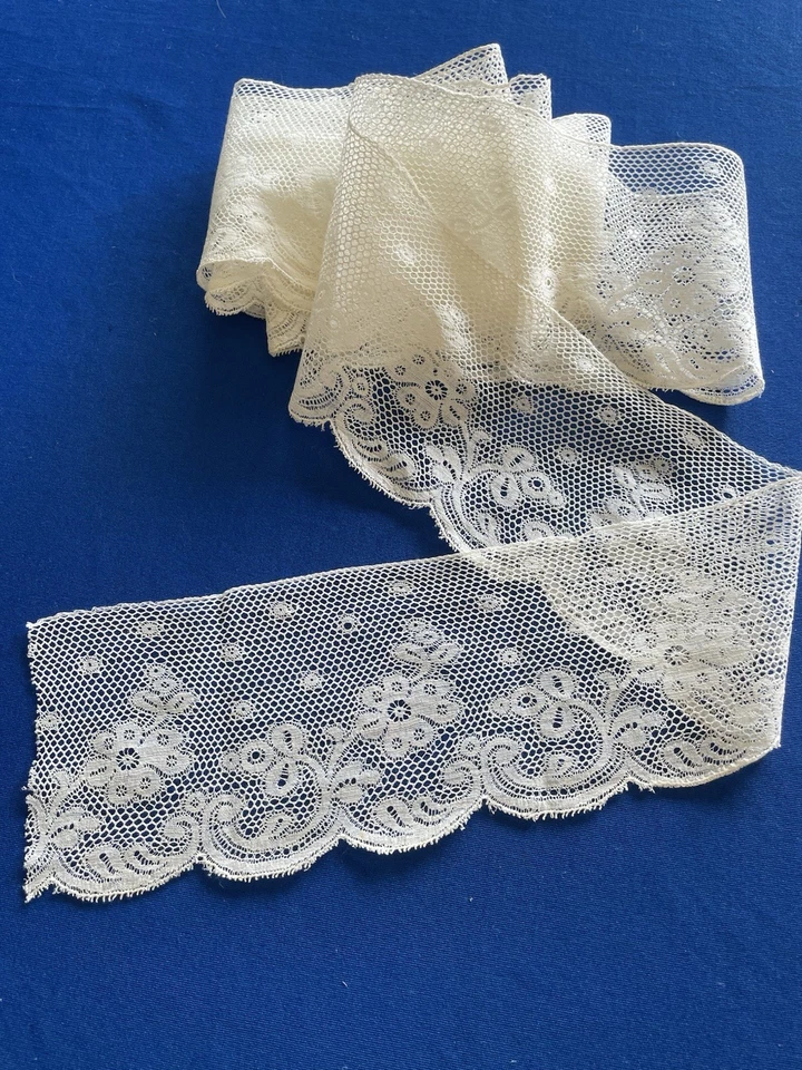 Ancienne dentelle bordure de Valenciennes : 185 X  8,5 cm  ( L74) - Photo 1/1