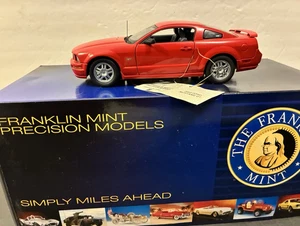 Ford Mustang GT 2005 Franklin rojo como nuevo 1:24 papeles modelo de precisión en caja como nuevo - Imagen 1 de 24