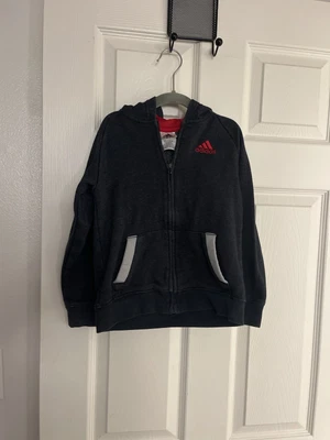 Moletom com capuz Adidas masculino zíper completo tamanho 6 – Cinza escuro com forro vermelho e logotipo - Imagem 1 de 3