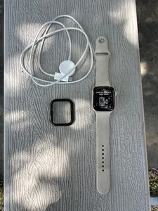 Apple Watch SE 44mm - Zdjęcie 1 z 2