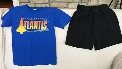 Camisa azul del transbordador espacial Delta Atlantis y corto negro Circo 3T para niños Foto 1 de 4