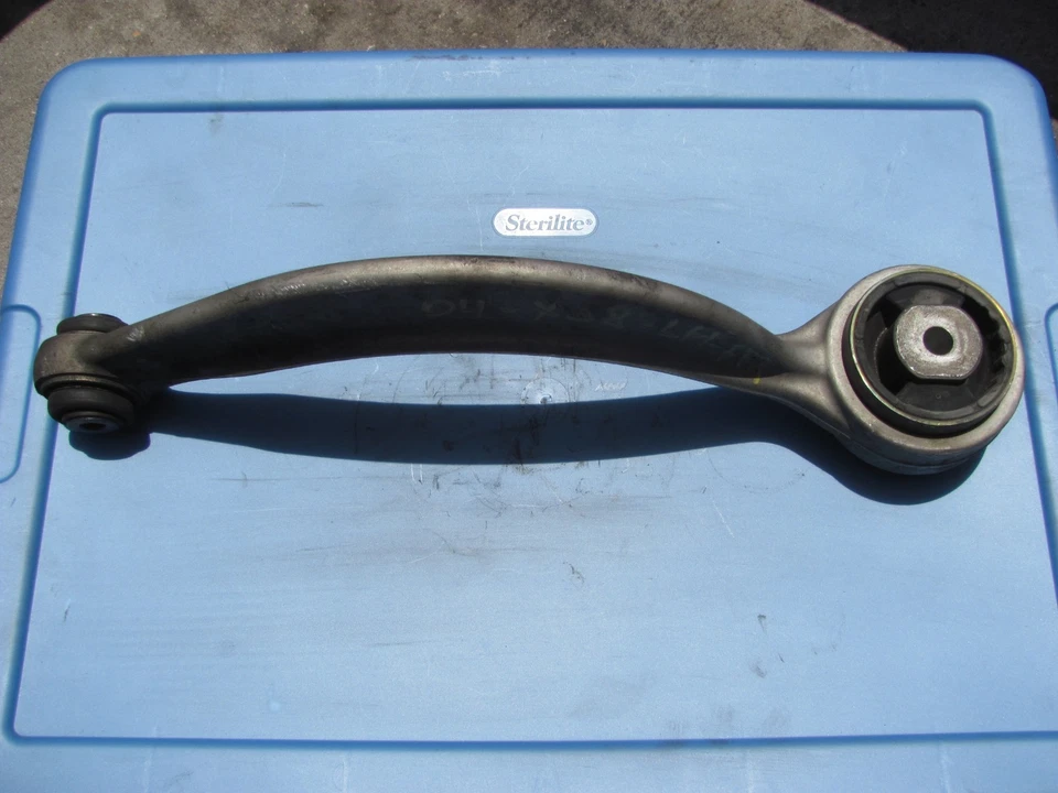 BRAZO DE CONTROL INFERIOR DELANTERO DERECHO JAGUAR TIPO S 2003 2004 2005 2006 2007 2008 Foto 1 de 1