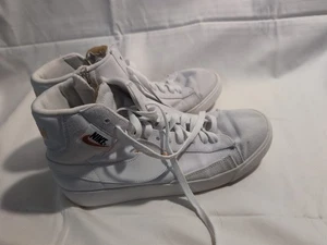 Nike Blazer Mid Rebel Blanco/Negro EE. UU. Mujeres Talla 8 - Imagen 1 de 8