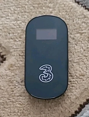HUAWEI 3 E586 WIFI Hotspot / Portable 3G Mobile Broadband Modem Free Postage - Image 1 of 2
