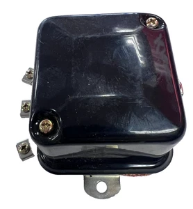 12 Volt- Voltage Regulator- VR1817 - Picture 1 of 4