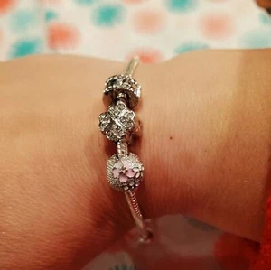 Flower Charm Bracelet comes with 3 charms - Picture 1 of 3