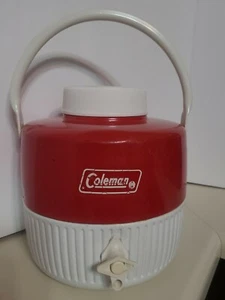 Vintage 1970er Coleman Snow Lite Kanne 1 Gallone Wasserkühler rot & weiß Aluminium  - Bild 1 von 12
