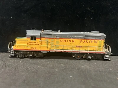 TYCO Union Pacific #5628 HO Scale Train Locomotive Engine Yellow - Image 1 of 4