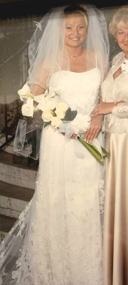 Wedding Dress & Veil, Preserved In Box, Ivory Size 16 Worn Once - Image 1 of 4