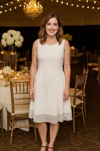 Sandra Deen weißes ärmelloses Kleid mit Kreisstruktur. Größe 8 - Bild 1 von 6