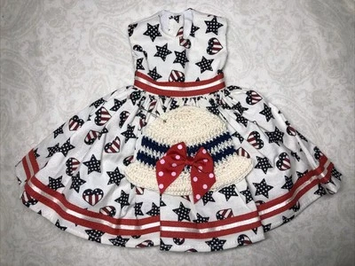 "Traje de muñeca artesanal hecho a mano de 14"" tamaño Kish bandera americana vestido sombrero tejido L44" Foto 1 de 4