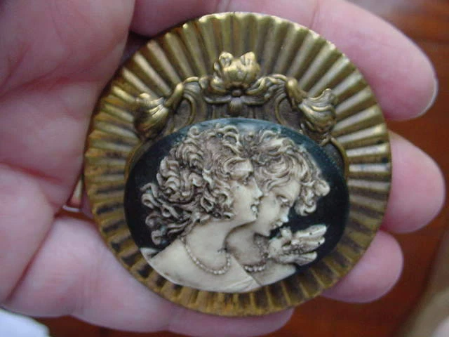 (CM24-3) Girls Two SISTERS twins black + white cameo brass PIN Pendant Jewelry - Image 1 of 1