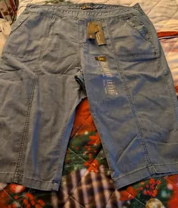 Lee Women's Plus Size Legendary Mid-Rise Capri Jean, Blue, Size 18W NWT - Picture 1 of 14