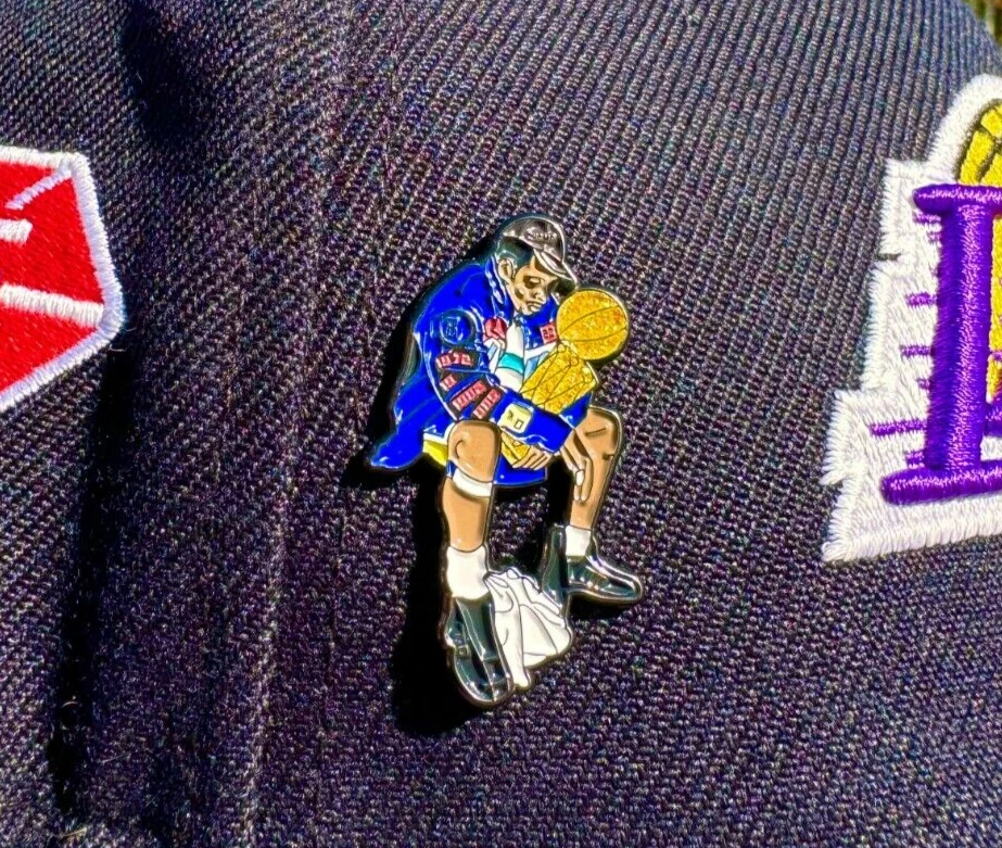 LOS ANGELES LAKERS KOBE BRYANT CHAMPION TROPHY HAT/CLOTHING METAL ENAMEL PIN - Image 1 of 1
