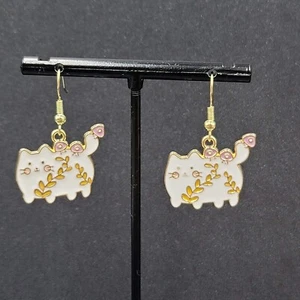 White Cat Pierced Earrings Gold tone Enamel Flowers Dangle 3/4" - Picture 1 of 12