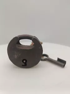 ANTIGUO CANDADO DE HIERRO ORIGINAL ANTIGUO Y RARO CON LLAVE Y FUNCIONANDO BIEN c1900 v/g - Imagen 1 de 4