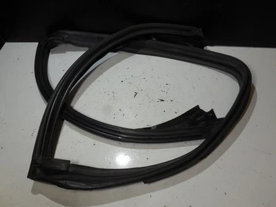 Windshield Weather Strip Seal 2307200078 03-12 Mercedes Benz R230 SL600 SL500 - Image 1 of 4