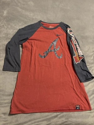 The Nike Tee Athletic Cut Atlanta Braves Logo T-Shirt Medium Women's Baseball - Image 1 of 3