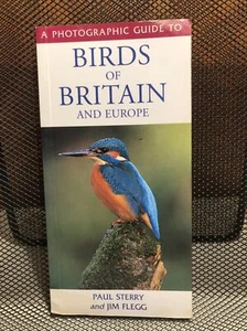 Birds of Britain and Europe (A Photographic guide) By Paul Sterry and Jim Flegg - Picture 1 of 2