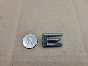 Chevy OEM 1960 1961 Truck "E" Hood Individual Letter Lettering Emblem Badge Logo - Imagen 1 de 2