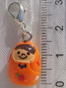 1 CHARM MATRIOCHKA ORANGE BRELOQUE EN LUCITE AVEC MOUSQUETON ARGENTE *V77 - Picture 1 of 1