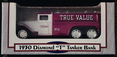 ERTL 1930 Diamond T Tanker Truck TRUE VALUE Model Toy Die Cast 9513 Bank 1/34 - Image 1 of 4