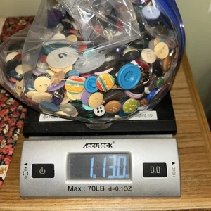 Vintage And New Buttons 1 Pound 13 Ounces. - Picture 1 of 5