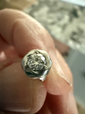 Oro Blanco 18k, Tachuelas Diamantes Corazones en Fuego Excelente Estado. Foto 1 de 4