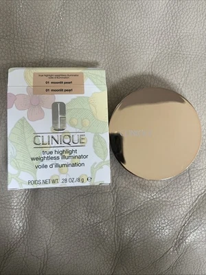 Iluminador sin peso Clinique True Highlight (01 Moonlit Pearl) Foto 1 de 3