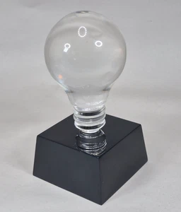 Lampadina acrilica premio fermacarte espositore da scrivania alto 5,5" - Foto 1 di 14