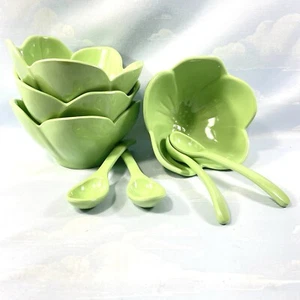 Melamine Kitschy Lime Green Flower Shape Bowls & Spoons Lot of 4 each - Picture 1 of 9