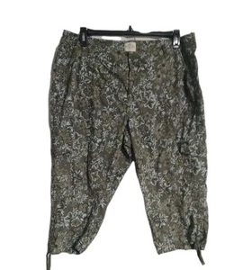 Women's St. John's Bay Olive Floral Cargo Capri Pants Size 20W - Picture 1 of 8