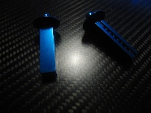 TRINITY TRI35019 Alu Front Body Post (x2)  TRAXXAS REVO - Picture 1 of 1