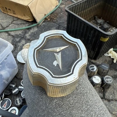 丰田原始设备制造商 1981 - 1987 年 Celica Corolla Supra 铬制车轮中心盖轮毂盖 6008 — 第 1/4 张图片