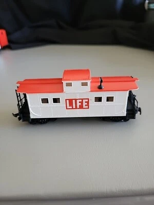 Vtg Life-Like  HO Scale Train LIFE Magazine CABOOSE- White-Nice - Image 1 of 4