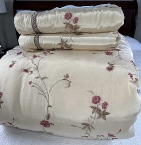 Croscill Rose Garden Queen Full Comforter Set Cream Floral Embroidered Bedding - Picture 1 of 13