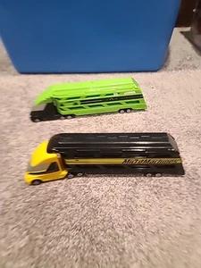 2 Micro Machines 2020 Mini Vehicle Haulers - Picture 1 of 6