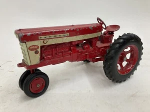 Vintage 1/16 IH McCormick FARMALL 560 Tractor Fast Hitch ERTL ESKA old Original - Picture 1 of 8