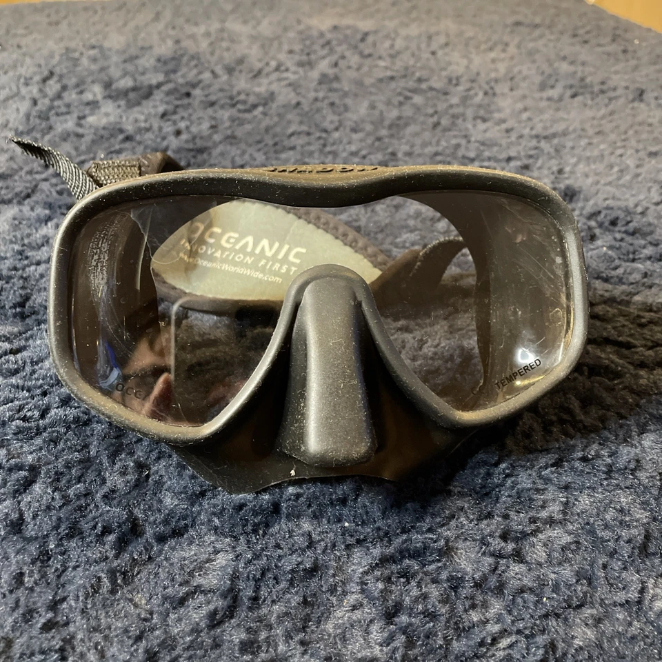 Oceanic Shadow Low Volume Scuba Dive Mask - Image 1 of 4