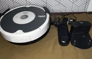 Irobot Roomba modello 527 Aspirapolvere bianco e grigio rilevamento sporcizia con dock di ricarica - Foto 1 di 5