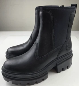 Timberland Women's Chelsea Boot, size 8 - Picture 1 of 7