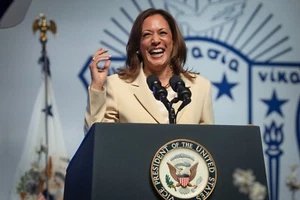 Foto brillante Kamala Harris 49º VICEPRESIDENTE DE LOS ESTADOS UNIDOS 4X6 - Imagen 1 de 1