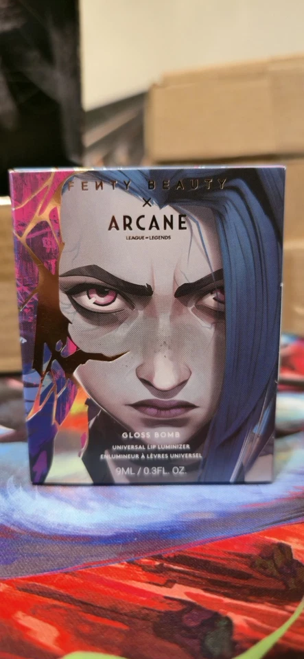 Fenty Beauty Arcane Kaboom Jinx 光泽炸弹通用唇彩 — 第 1/4 张图片