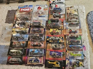 Hot Wheels Popkultur Disney und Marvel und Starwars mit normalem Hotwheels Auto - Bild 1 von 4