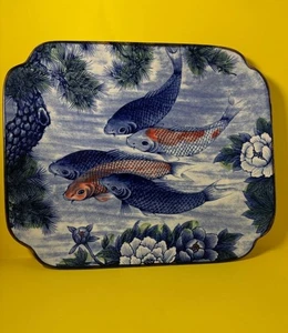 PLATO RECTANGULAR DE COLECCIÓN PEZ KOI JAPONÉS AZUL Y ROJO FLOR DE LOTO 11”X13” - Imagen 1 de 6