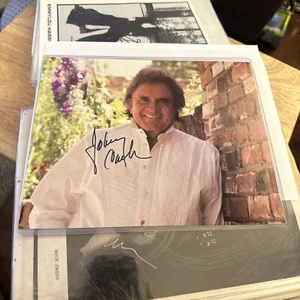 Vintage Johnny Cash Autograph On 8 X 10 Photo With Top Loader- (100% Authentic) - Picture 1 of 3