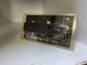 BLACK AV AUDIO VIDEO 3 PORT SYSTEM SELEKTOR SPLITTER PS3 XBOX GAMECUBE #i35 - Bild 1 von 2