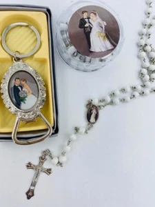 24 Wedding Favors 12 Rosaries 12 Keychain Recuerdos Para Boda Rosario Blancos - Picture 1 of 7