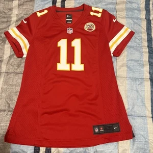 Kansas City Chiefs Jersey  Women's Medium - Picture 1 of 3