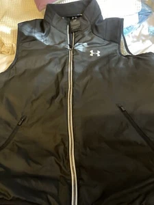 Under Armour Men’s Cold gear Storm Black Gilet Size Loose Large .flaw.        2 - Picture 1 of 9